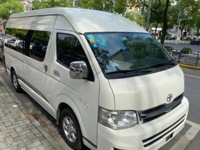 MINIBUS, PASSENGER VAN 2013 TOYOTA Hiace passenger bus originally made in Japan