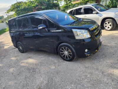 2010 Toyota Noah Fully Loaded