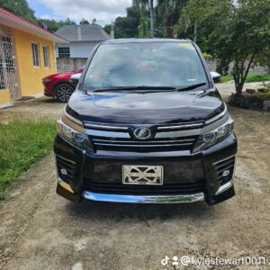 Newly imported 2017 Toyota Voxy ZS, Fully loaded.