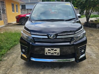 Newly imported 2017 Toyota Voxy ZS, Fully loaded.