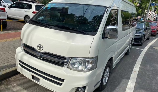 MINIBUS, PASSENGER VAN 2013 TOYOTA Hiace passenger bus originally made in Japan