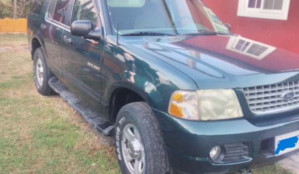 2004 Ford Explorer Great Engine low mileage