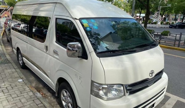 MINIBUS, PASSENGER VAN 2013 TOYOTA Hiace passenger bus originally made in Japan